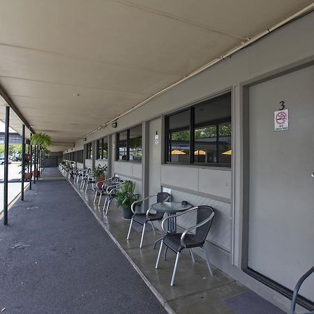 Tandara Hotel Motel Sarina Exteriör bild